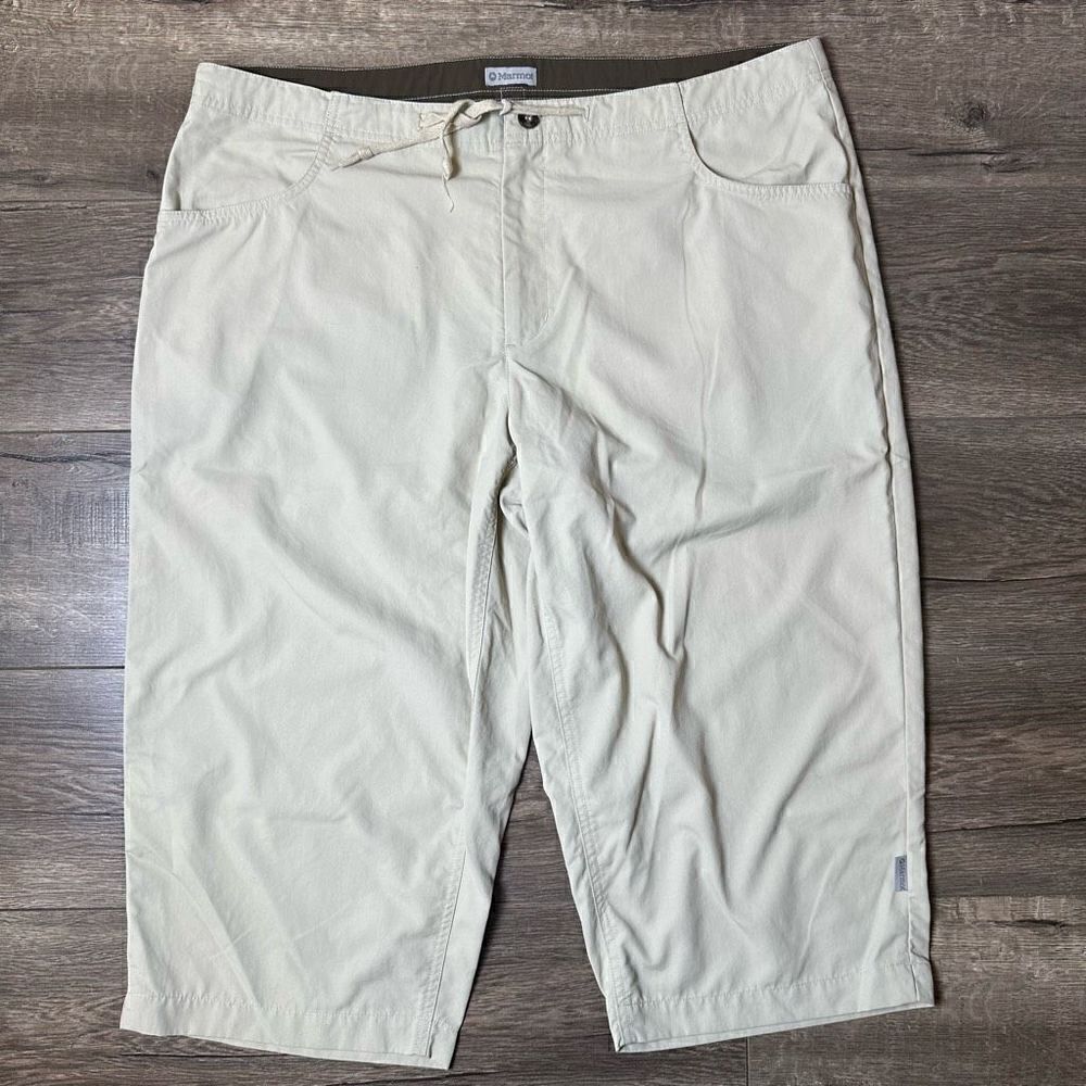 Marmot Mens Size Medium Shorts Beige Casual Hiking Outdoor Adventure Knee Length